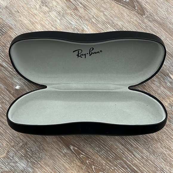 Ray Ban Sunglass Case or Eye Glasses Case Black Hard Shell Clam Shell Closure - Picture 2 of 7
